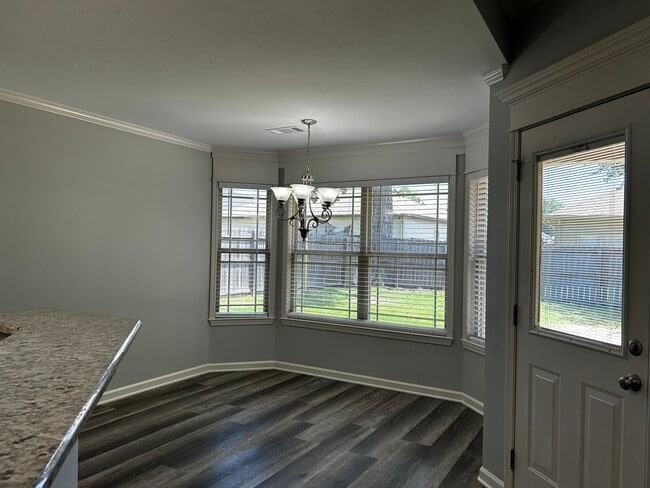 Building Photo - 210-210 Hidden Meadows Dr