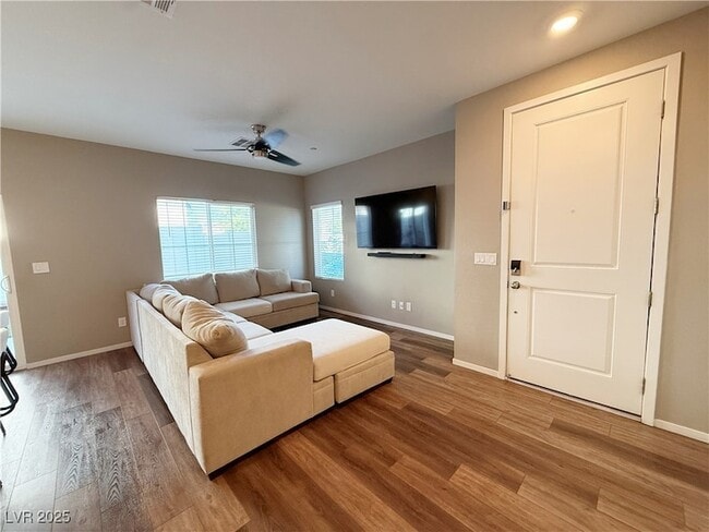 Building Photo - 525 Mossy Cup St