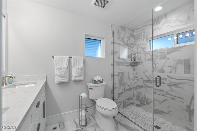 Building Photo - 635 Fountainhead Ln