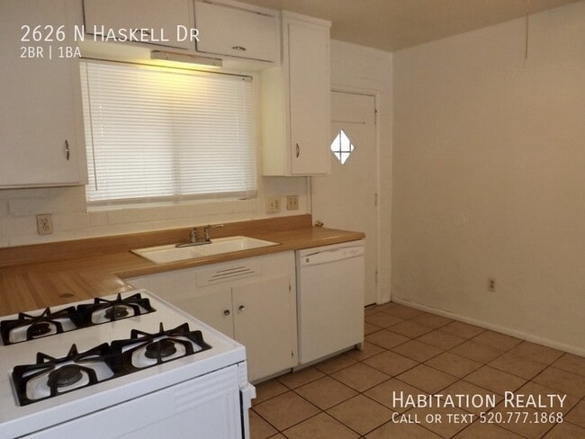 Building Photo - 2626 N Haskell Dr