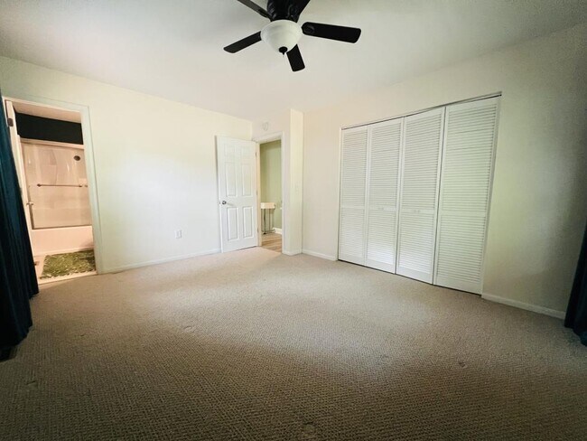 Building Photo - 1002 Timber Creek Dr