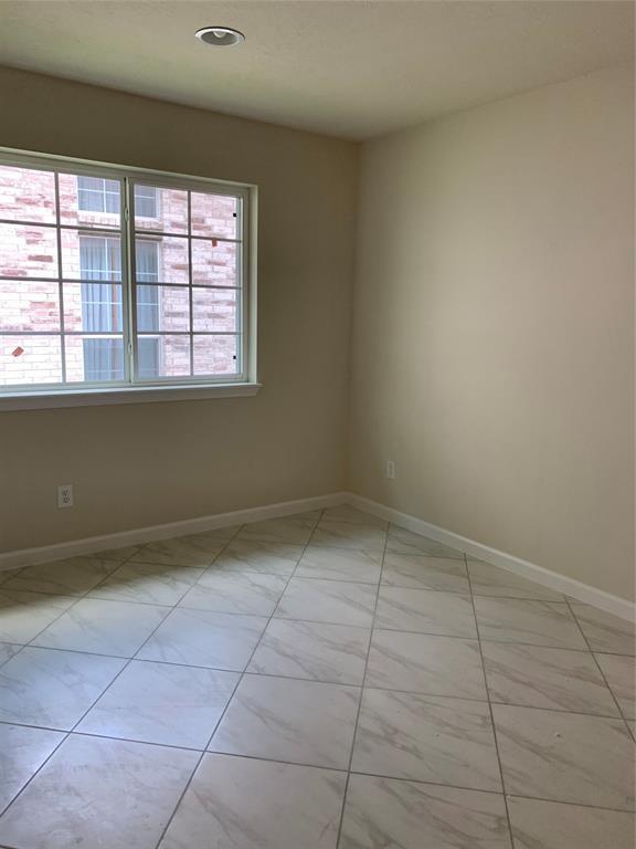 Building Photo - 8807 Shady Green Meadows