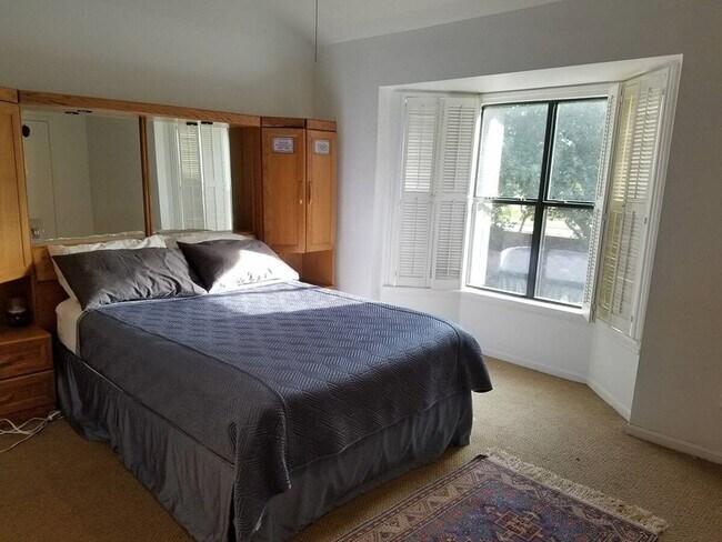 Building Photo - 7447 Cambridge St