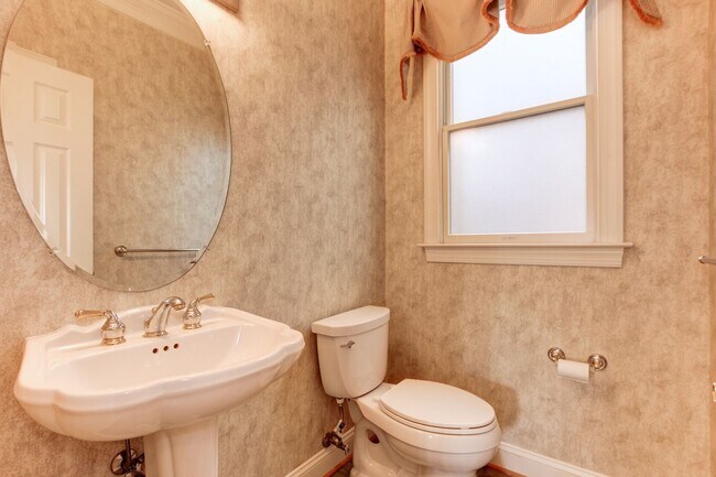 Building Photo - Lovely and Sought After Home for Rent in t...