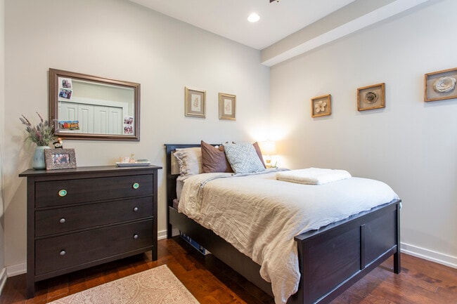 Building Photo - 830 S 4th St