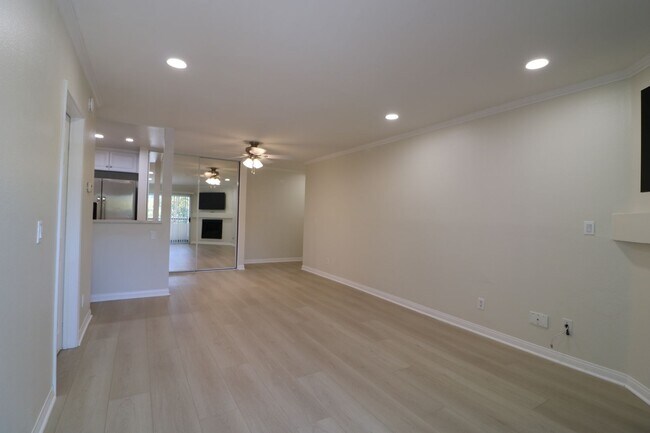 Building Photo - 5545 Canoga Ave