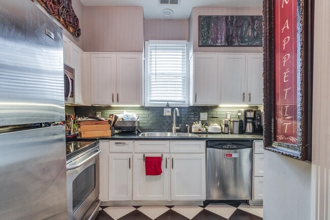 Building Photo - 1986 Eastend Dr