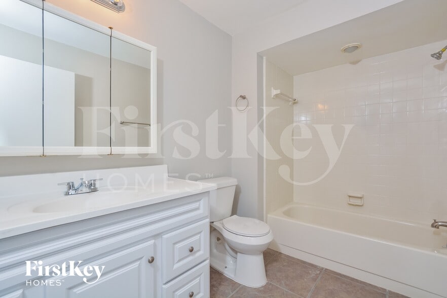 Building Photo - 971 Buttercup Terrace