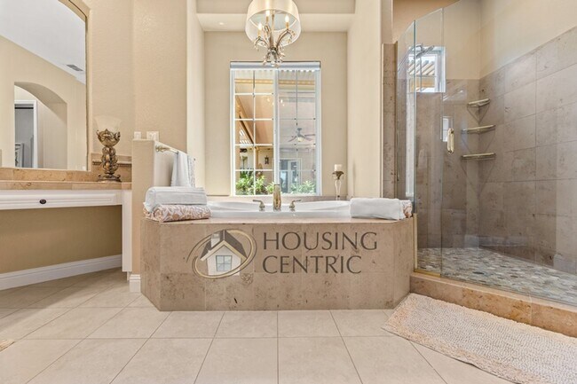 Building Photo - Executive Gated Serrano Golf-Course Home with Views of the 16th Hole!