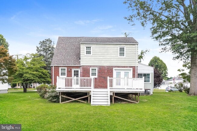 Building Photo - 227 Delview Ln