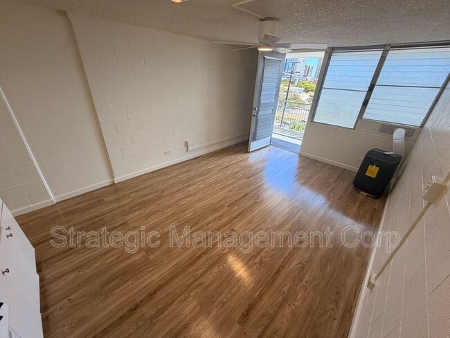 Building Photo - 1301 Lusitana St