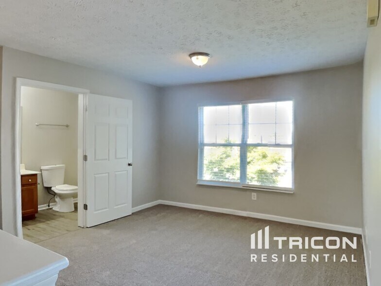 Building Photo - 908 Grand Oak Dr