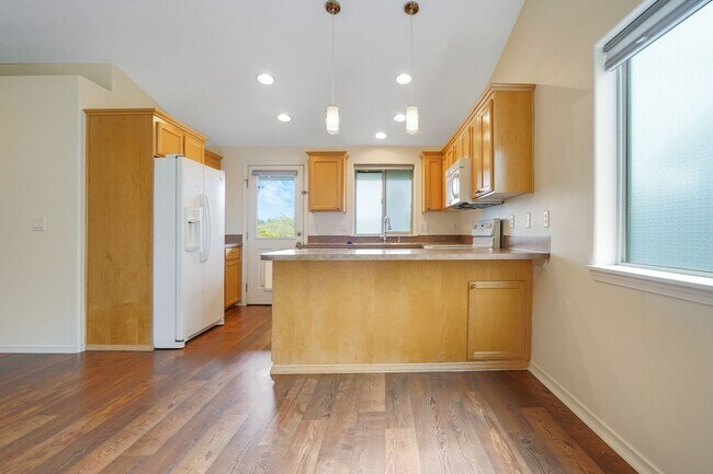 Building Photo - Beautiful 3 bed, 2 bath home in a quiet We...
