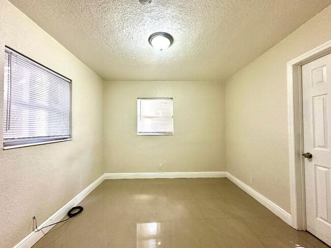 Building Photo - 525 NW 15th Terrace