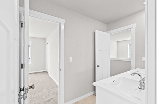 Building Photo - 9225 SW Vermillion Dr