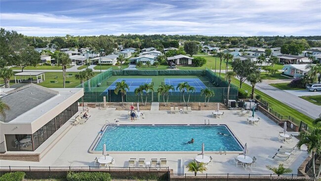 Building Photo - 2698 SW Versailles Terrace