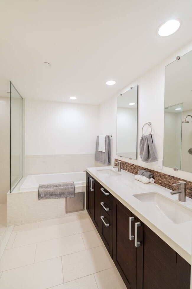 Building Photo - Stunning 3 Bedroom/ 3 Bathroom $4,950/mo.