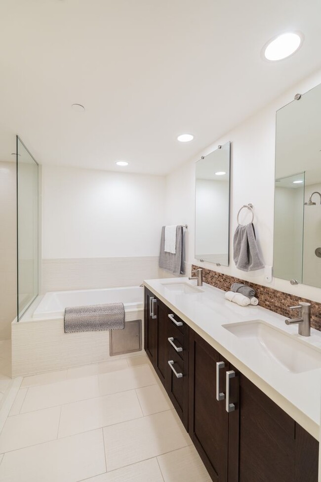 Building Photo - Stunning 3 Bedroom/ 3 Bathroom $5,900/mo.