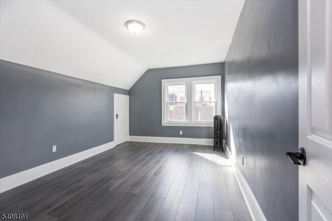 Building Photo - 440 N Grove St