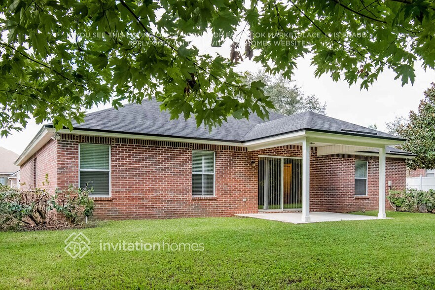 Building Photo - 827 E Red House Branch Rd