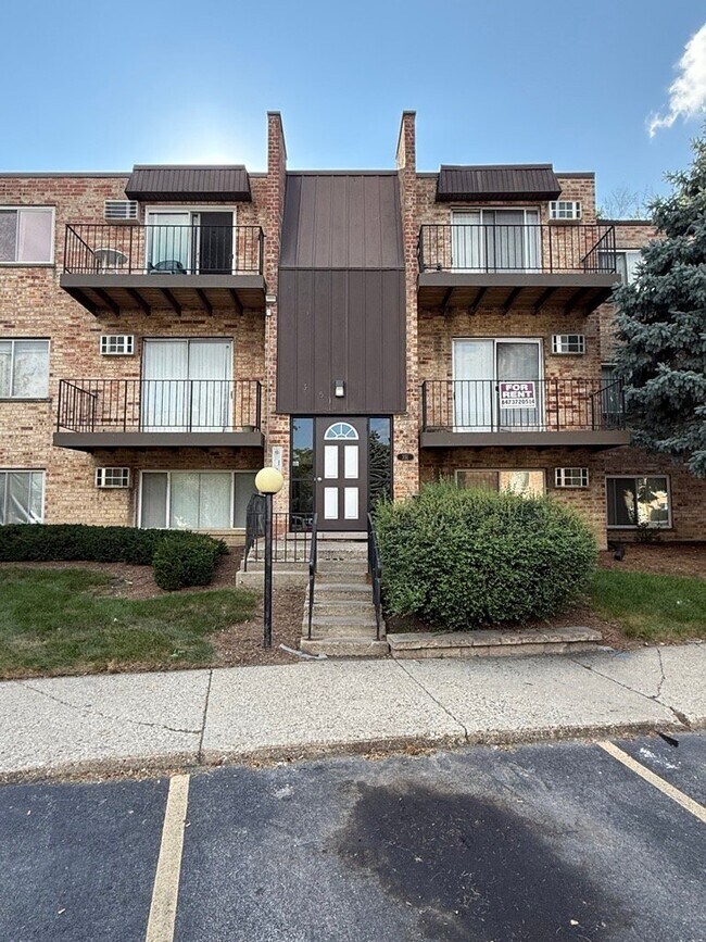 Building Photo - 351 Hawthorne Cir