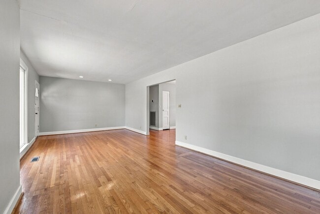 Building Photo - 2317 Deerwood Rd