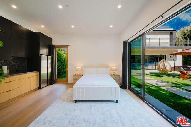 Building Photo - 5141 Varna Ave