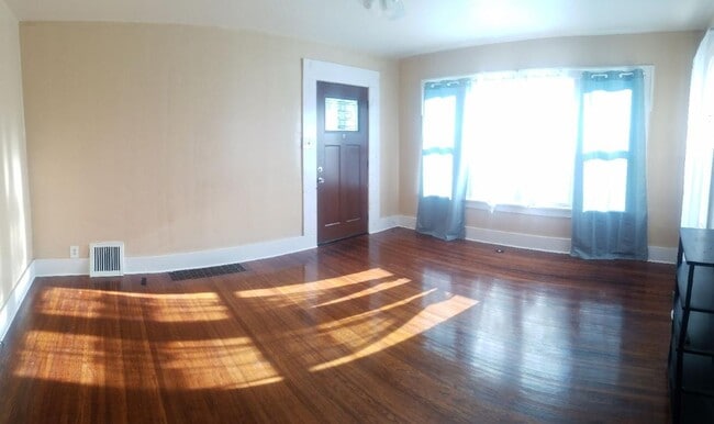 Building Photo - 917 Kimball Ave