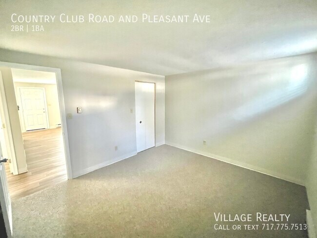 Building Photo - 615 Country Club Rd