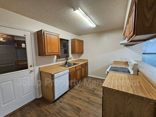 Building Photo - 311 Bryant Ln