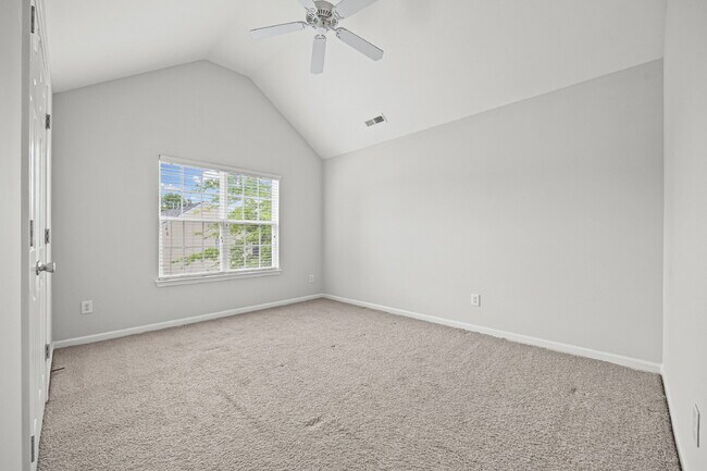 Building Photo - 4 bed/2.5 bath in Matthews - 1st Month's Rent only $1000!