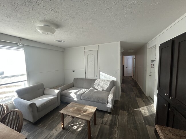 Building Photo - 407 NW Park St