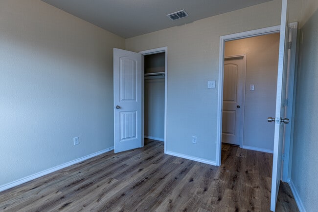 Building Photo - 1210 Woodside Ln