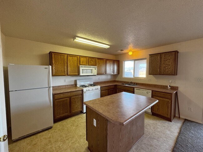 Building Photo - 8300 Bluffs Edge Pl NW