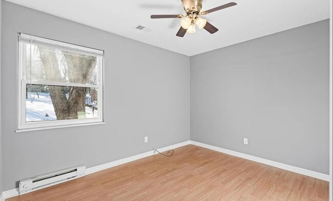 Building Photo - 1045 Greenway Dr