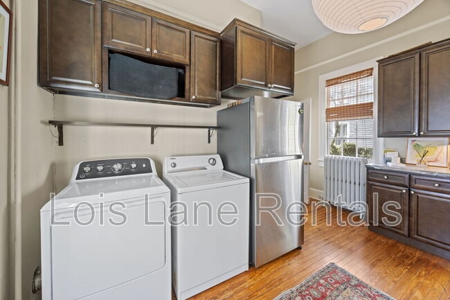 Building Photo - 139 1/2 Broad Street