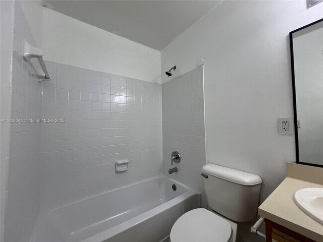 Building Photo - 1227 SW 46th Ave