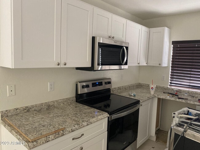 Building Photo - 861 E Glenmere Dr