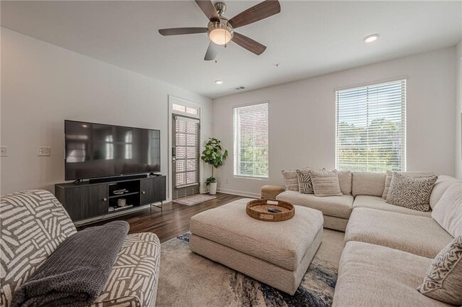 Building Photo - 515 Burton Dr