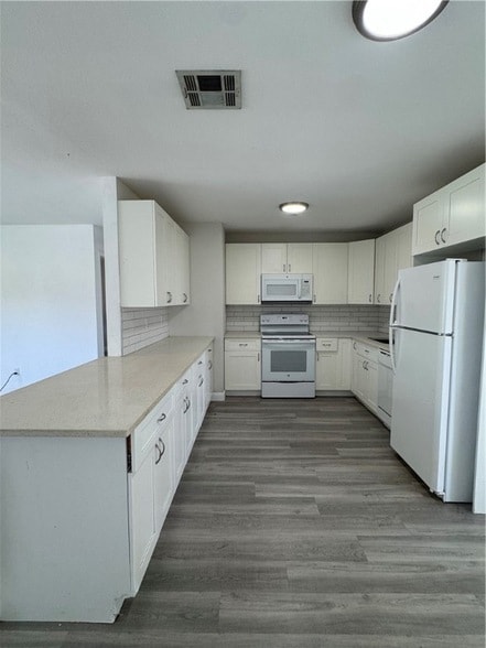 Building Photo - 2235 18th Ave SW