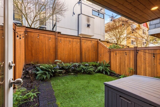 Building Photo - 1621 E Fir St