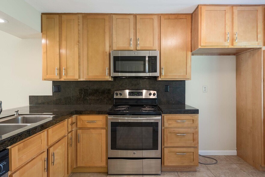 Building Photo - 69725 Encanto Ct