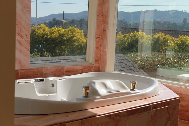 Building Photo - 230 Diviso St