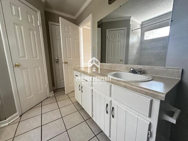 Building Photo - 3482 Kirby Terrace Dr
