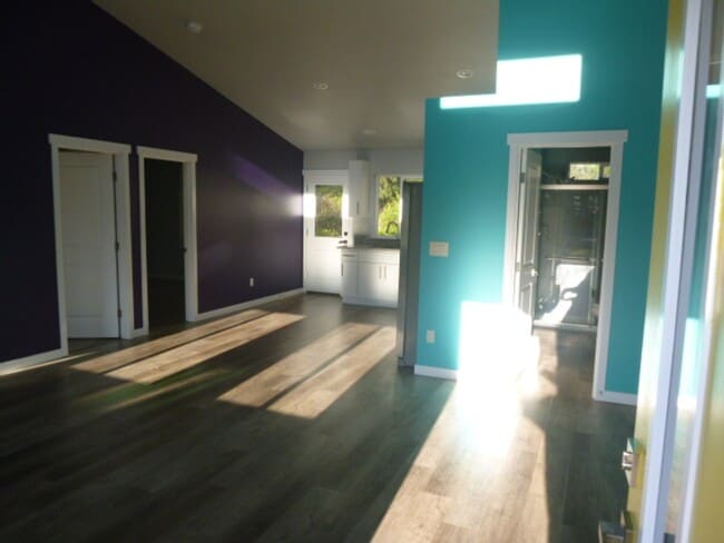 Building Photo - 2 bedroom close to the beach