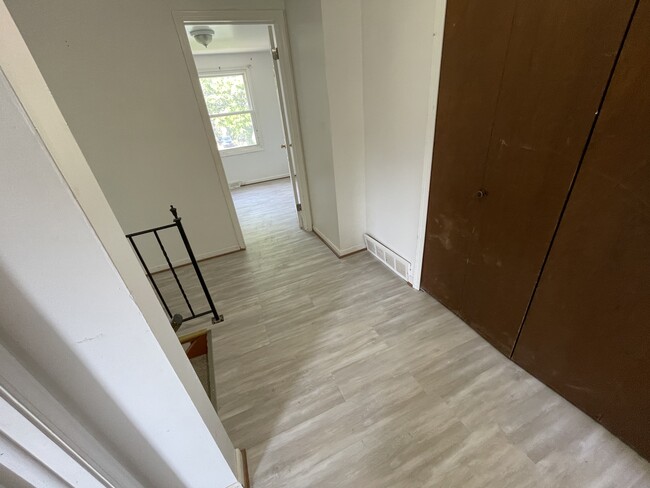 Building Photo - 165 Berehaven Dr