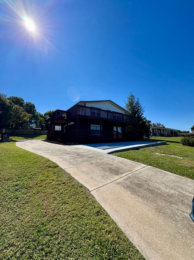 Building Photo - Fully Furnished Down Town Clermont Short Term Rental