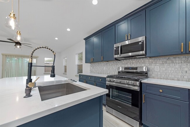 Building Photo - 837 W Little York Rd