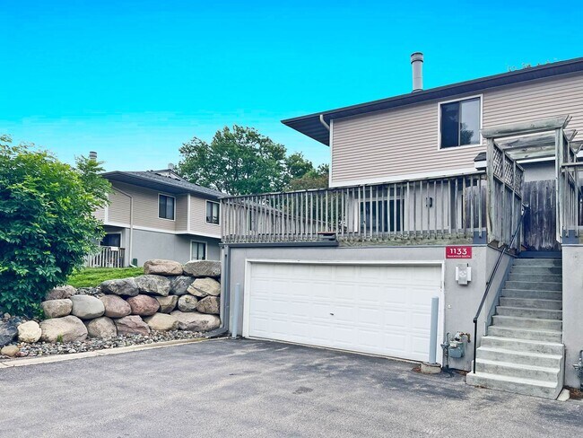 Building Photo - Spacious End-Unit Townhome with Fireplace, Family Room, 2-car Garage, Community Pool & Playground...