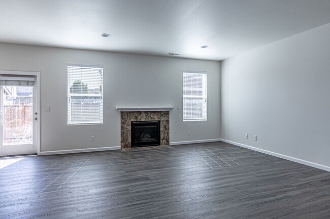 Building Photo - Amazing 4 bedroom home in Stewart Crossing!
